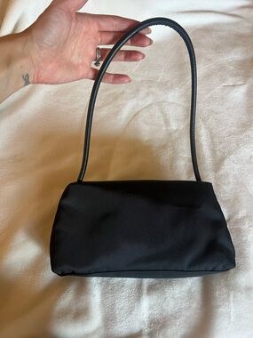Classic Black Nylon Shoulder Purse - Sleek Everyday Style